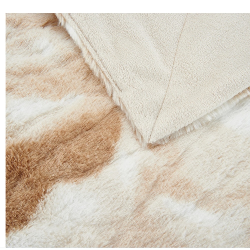 Dennis Basso Oversized 68" x 60" Camel Mink Throw - Picture 2 of 2